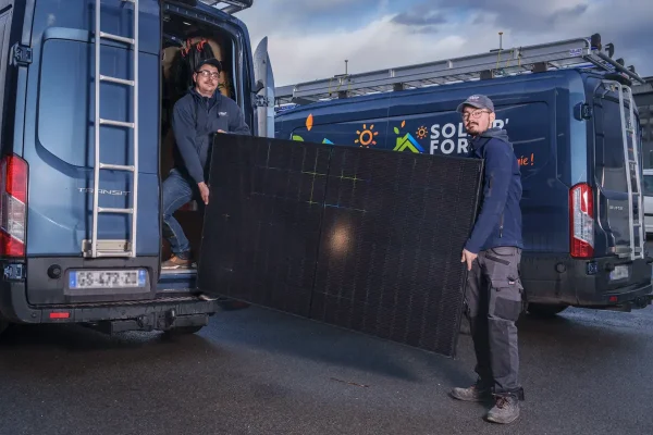 Techniciens-installation-photovoltaique-SolairForez-0143